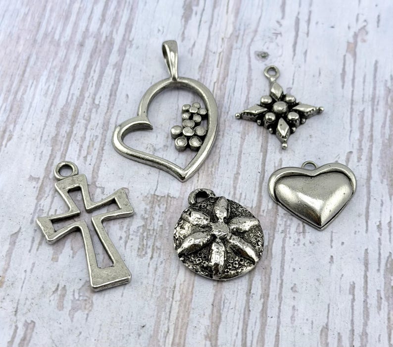 Rustic Round Flower Pendant,Antiqued Pewter Bold Charms,Unique Silver Findings, Boho DIY Jewelry Supplies,Artisan Jewelry,Wholesale,PT489 afbeelding 6