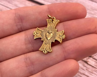 Sacred Heart Charm,Antiqued 18K Gold Plated, Antiqued Gold Findings,Jewelry Making Supplies,Religious Medals,Catholic Medallions,DIY,AG039