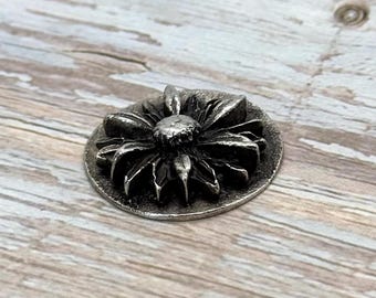 Round Flower Pendant, Bold Daisy Charms,Antique Pewter Unique Findings, Boho Pendant,DIY Jewelry Supplies, Artisan Jewelry,Wholesale,PT383