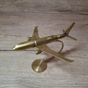 stridsflygplansmodell i mässing Trek Art