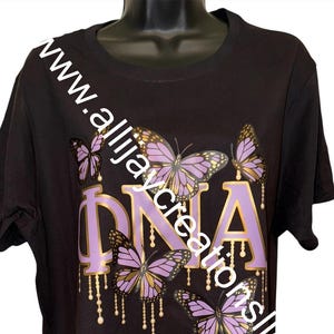 NUEVO - Camiseta con mariposa y letra griega Phi Nu Alpha