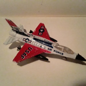 1976 Zee Toys Zylmex DynaFlites #A144 USAF F 16 Fighting Falcon 3 Inch Die Cast Replica 1/150 Scale