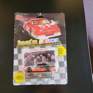 1991 Racing Champions Inc. NASCAR Stock Car Series com cartão de colecionador. Darrell Waltrip #17 Carro Automóvel Ocidental