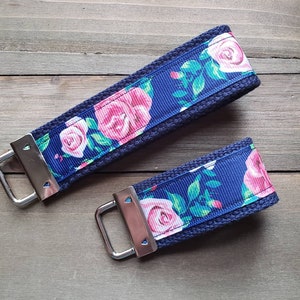 Flowers Keychain  / Wristlet Keychain /  Ribbon Keychain / Ribbon Keyfob / Teacher Gift / Gifts Under 10 / Stocking Stuffer