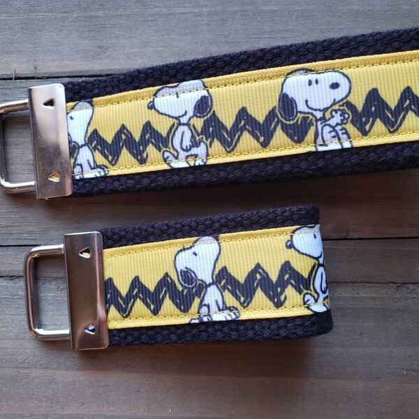 Snoopy Keychain / READY TO SHIP / Wristlet Keychain /  Ribbon Keychain / Ribbon Keyfob / Teacher Gift / Gifts Under 10 / Stocking Stuffer