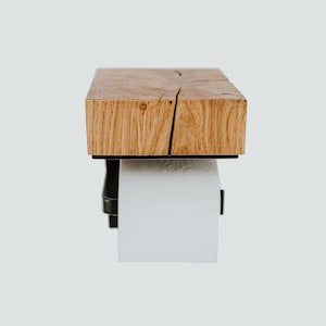 Porta carta igienica con ripiano, Toilettenpapierhalter, Klopapierhalter aus Holz, scaffale in rovere massiccio fatto a mano con portarotolo in metallo