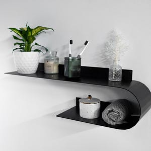 Wandhalterung Metall handgefertigtes Regal, gebogenes Metall Wandregal für Badezimmer, Wandregal Metall, modernes schwebendes Metallregal, gewelltes Regal