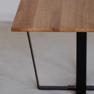 Holz Couchtisch, Quadratischer Tisch, Moderne Möbel, Tischbeine aus Metall, Wohnzimmer Interior, Stahlholz Material, Kleiner Tisch, Eichenholzoberfläche Bild 2