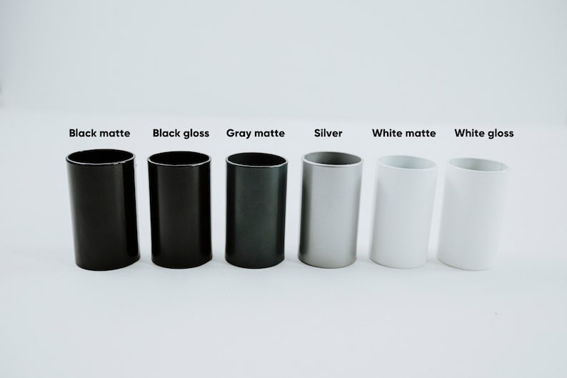 Pode incluir: Seis recipientes cil&iacute;ndricos em diferentes acabamentos: preto fosco, preto brilhante, cinza fosco, prata, branco fosco e branco brilhante.
