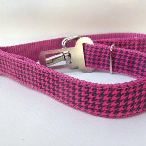 Dog Seat Belt, Seatbelt Leash, Dog Car Safety Leash, Dog Car Tether, Black and Pink Houndstooth Seat Belt, Handcrafted in USA