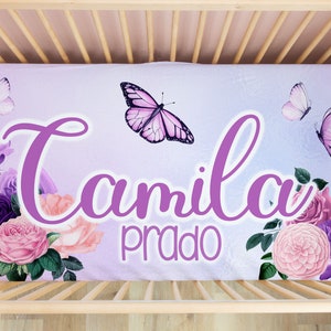 Lila Schmetterling Name Schlüsselanhänger - Baby Mädchen Krippe - Schmetterling Kinderzimmer - Schmetterling Baby Geschenk - Baby Mädchen Kinderzimmer - Blumen Kinderzimmer