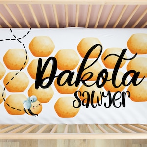 Biene Krippe Sheet - Baby Geschenk - personalisiertes Sbettblatt - Bienen Kinderzimmer - Honig - Hummel Krippe-Blatt - Babypartygeschenk