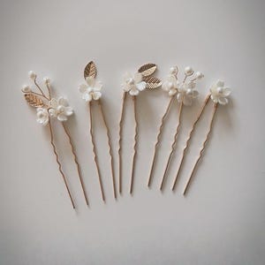 Dainty bridal bridesmaid pearl flower hair pins set of 5 classic elegant gold pearl hair accessory jewellery.