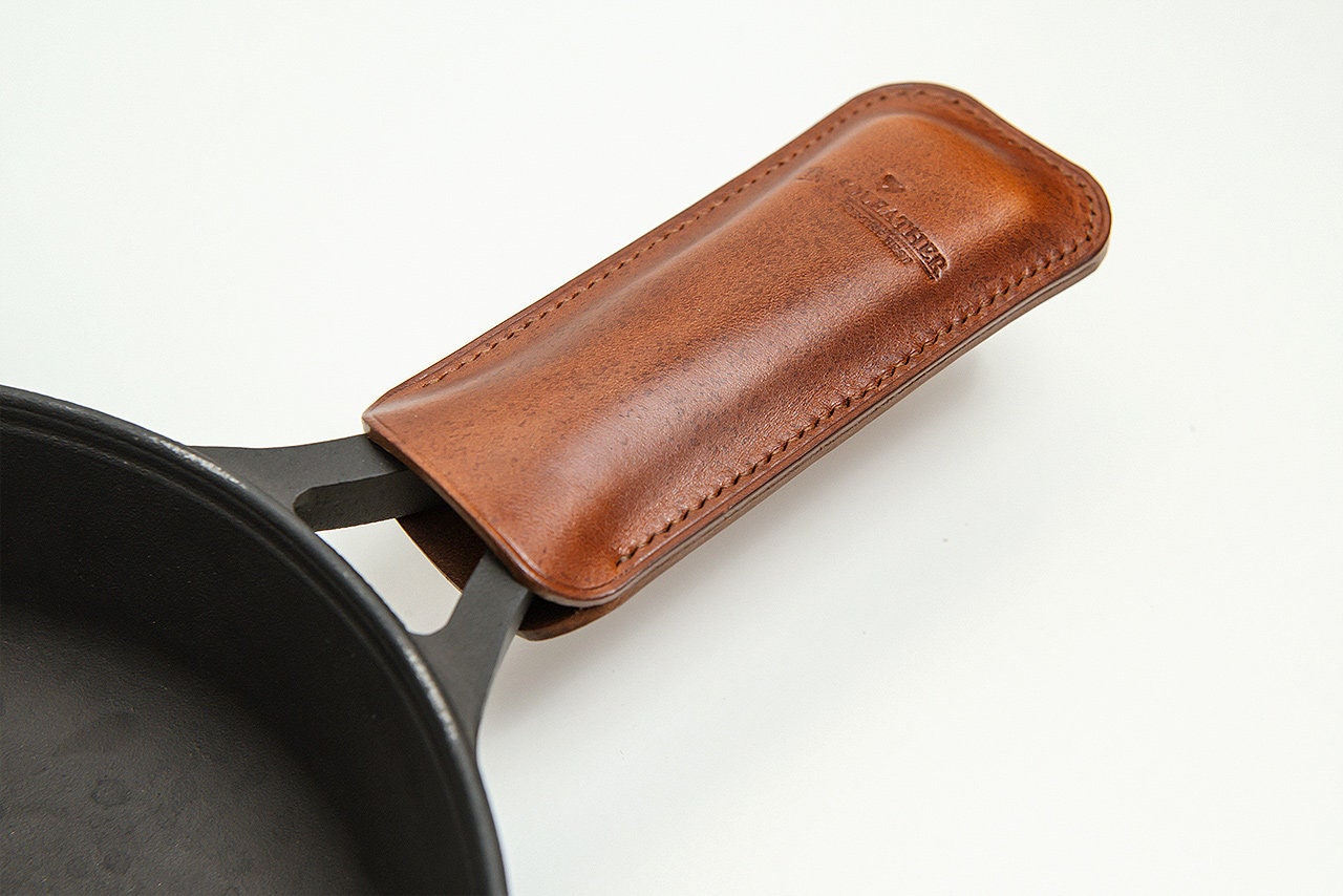 Personalized Leather Pot Holder , SET of 2 Leather Skillet Handle Cover  Case for Lodge Cast Iron Skillet Z03-LP05C 