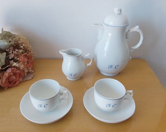 Porcelaine blanche allemande.  Service à café ANCIEN Allemand " furstenberg " . Coffee. Tea . Thé