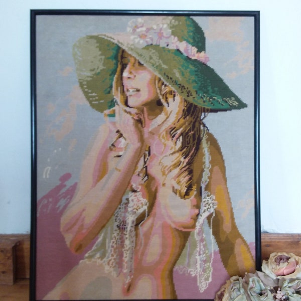 Vintage murale GRANDE tapisserie / canevas Femme dénudée avec un chapeau  FRANCE vers 1980