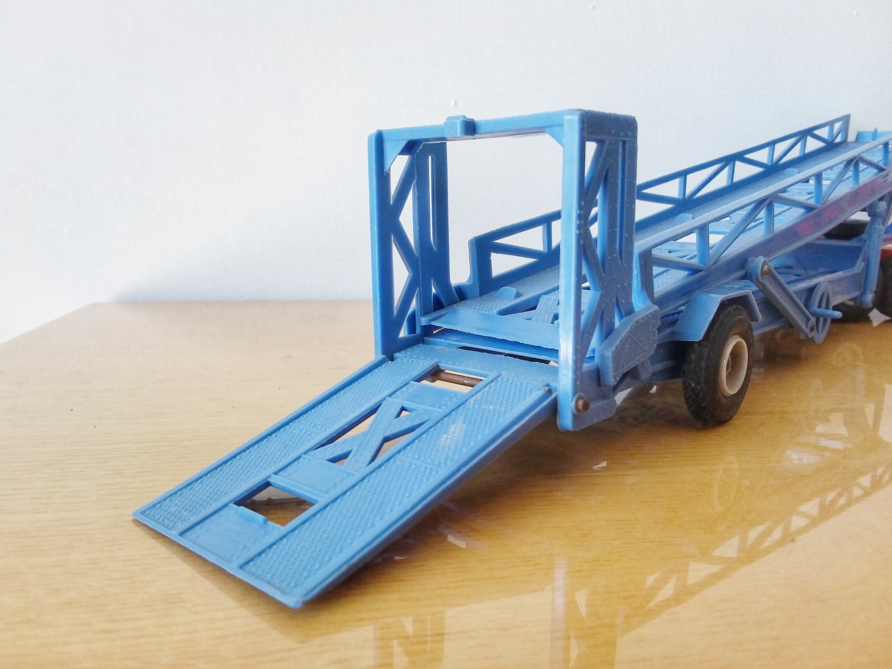 BERLIET TRACTEUR TBO 15 BLEU ET REMORQUE PORTE VOITURE ROUGE Norev N5
