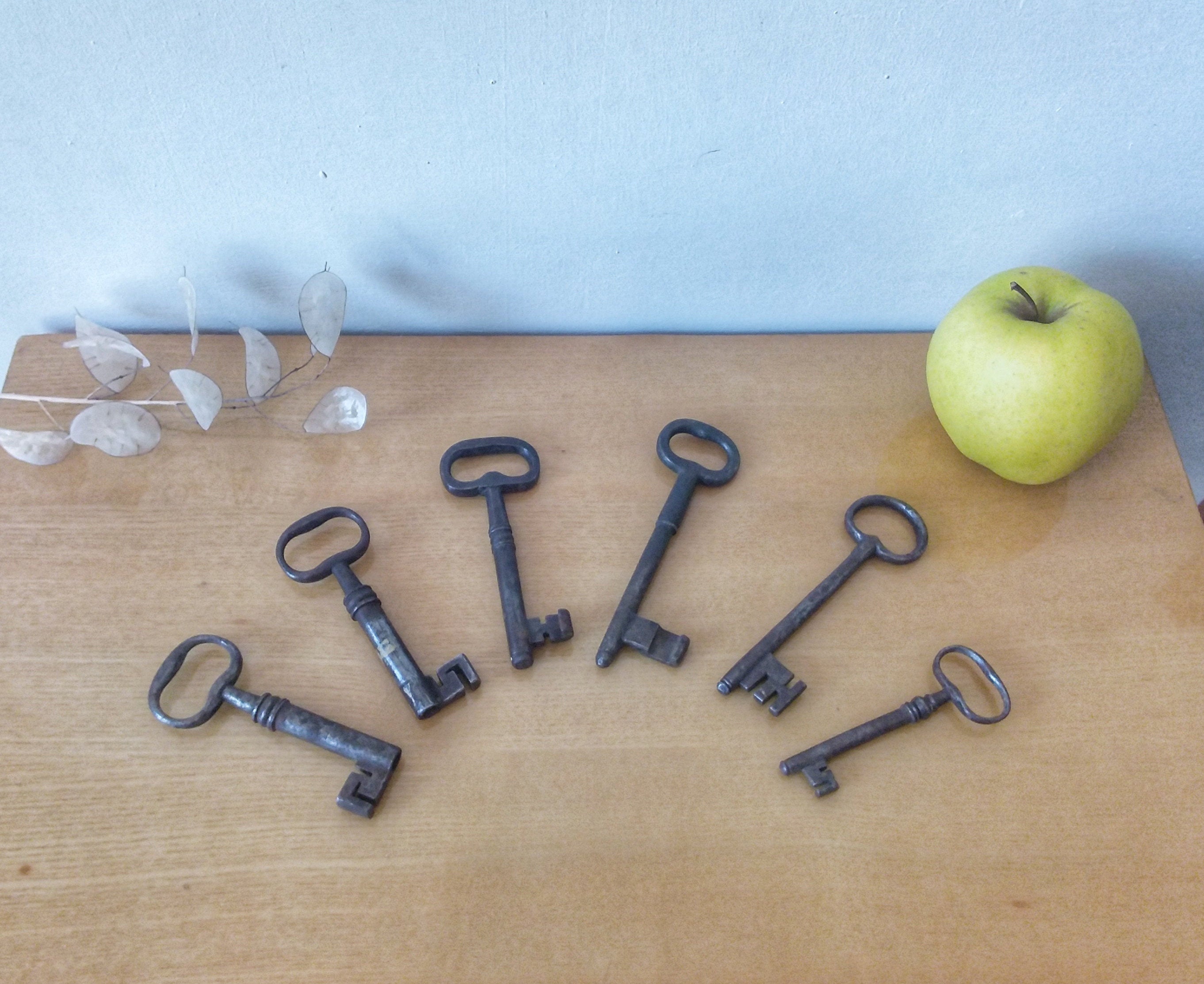 Lot de 6 Anciennes Clé en Fer Forgé Du Xviii ou Début Xix Ème Siècle Made in France. Antique Key Vin