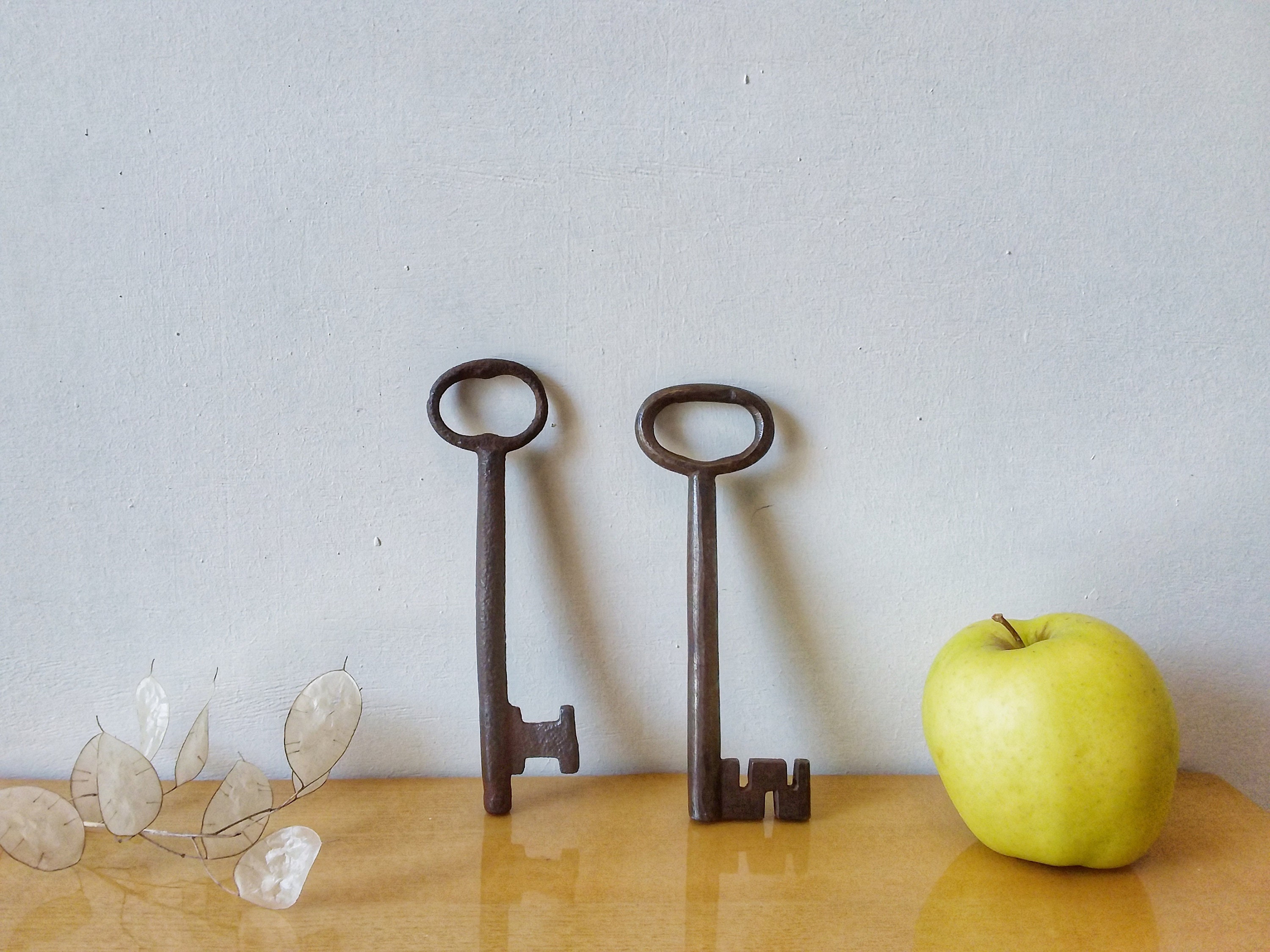 Lot de 2 Anciennes Grosses Clés en Fer Forgé Du Xviii Siècle . France. Antique Old Key, Schlüssel, C