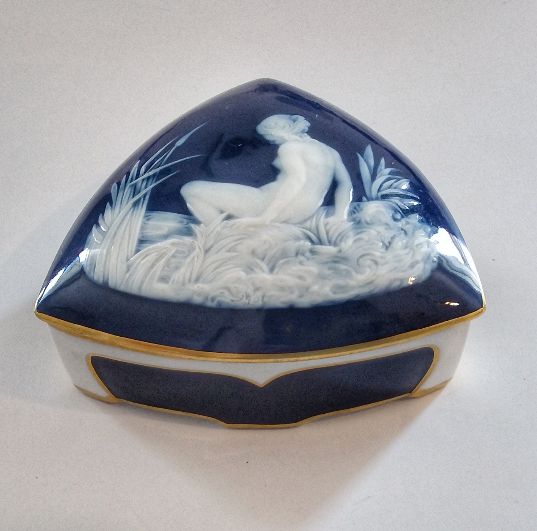 Ancienne Old Box Bonbonnières Barbotine Porcelaine Limoges Grand Feu. Fm . Femme Dénudée Pâte sur Pâ