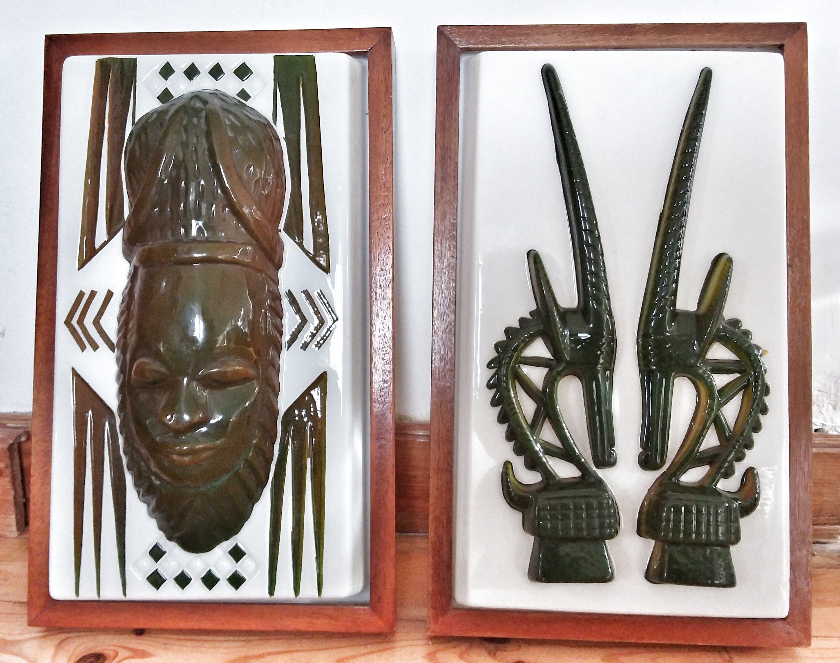 2 Lampes Murales Appliques Anciennes 1950 . Masque Afrique Africain Bois et Celluloid