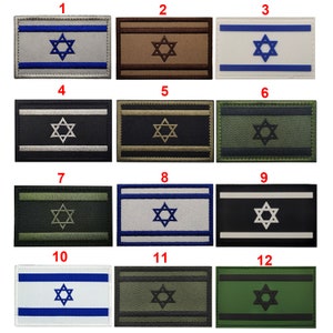 Op de afbeelding: Twaalf verschillende geborduurde patches met de Israëlische vlag. Elke patch heeft een andere achtergrondkleur, waaronder wit, zwart, bruin, groen en beige.