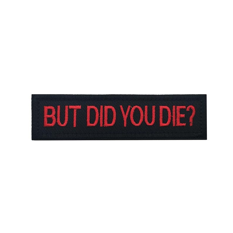 Peut inclure: &Eacute;cusson brod&eacute; noir avec du texte rouge qui dit "BUT DID YOU DIE?"