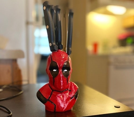 Just finished making this Deadpool knife block. Files are from thingiverse.  : r/3Dprinting