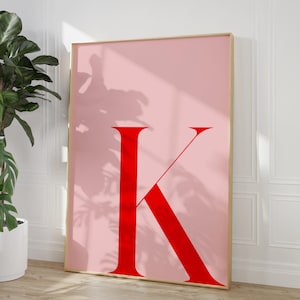 Arte de pared imprimible con la letra K, monograma K rosa y rojo, póster inicial K, elegante arte de pared para habitación de niña, decoración de pared con tipografía de fuente moderna
