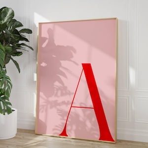 Arte de pared imprimible con la letra A, monograma rosa y rojo, póster con la inicial A, elegante arte de pared para habitación de niña, decoración de pared con tipografía de fuente moderna