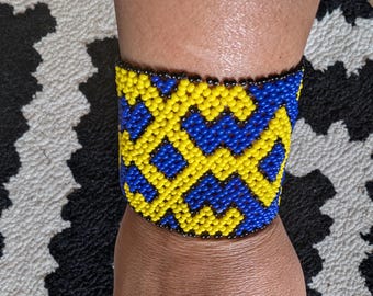 BEADED SHIPIBO TRIBAL  Bracelet geometric native beading Amazonian design Xao Kene Blue Yellow
