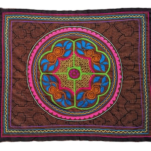 Kwiat życia Shipibo, haft: ręcznie malowany obrus ołtarzowy
