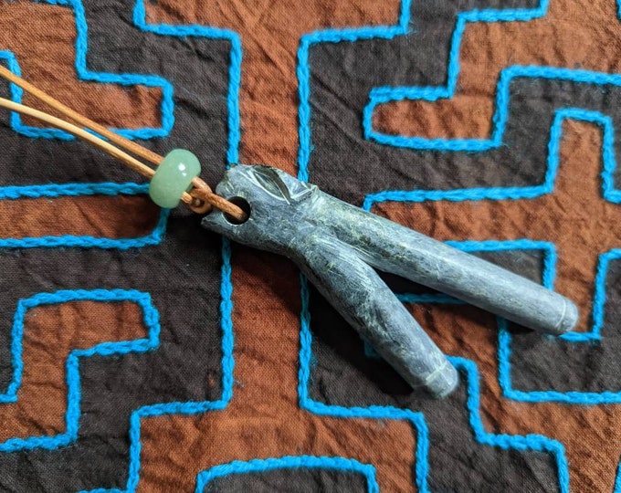 KURIPE TEPI PUMA pendant necklace rapé hapé applicator made of Serpentinite stone from Machu Picchu real leather string and crystal bead