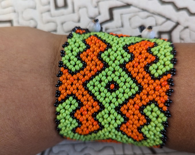 BEADED SHIPIBO TRIBAL  Bracelet geometric native beading Amazonian design