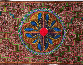 SHIPIBO embroidered tapestry MAYA KENE  Ayahuasca icaro altar ceremonial cloth