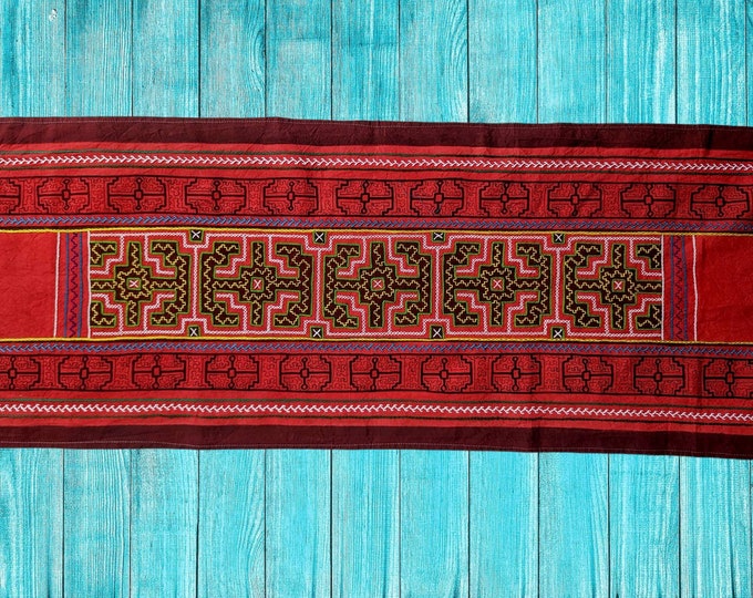 PAINTED SHIPIBO tapestry table runner