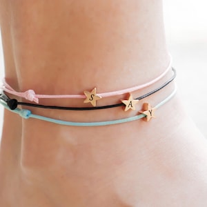 Pulsera de tobillo inicial personalizada, pulsera de pie de cordón de hilo rojo con dije de letra personalizada, pulsera de tobillera de playa boho, pulsera hermana a juego