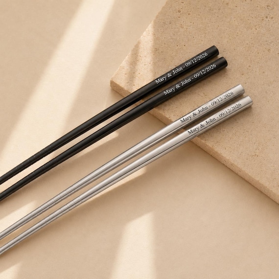 Individuell gravierte Essstäbchen, wiederverwendbares japanisches Set aus Edelstahl, personalisierte Gastgeschenke für Hochzeiten und Partys