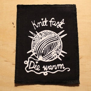 Knit fast die warm - Siebdruck-Patch zum aufnähen