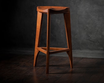 Taburete de bar de madera de cerezo - Taburete de tres patas - Asiento tallado - Taburete de mostrador - Taburete de bar - 24" a 34" de altura - Mesa de mostrador de bar - Envío gratuito