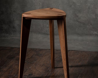 Elm stool flat seat Height 45 cm - 18" - Free shipping - Three-legged - Craft master - Solid wood - Wooden Stool - Handmade - End table