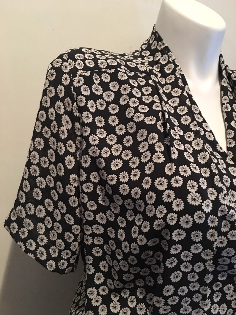 Vintage size 16 1980s CHAUS 100/% POLYESTER 2PC DRESS Black and white floral print w elastic waist