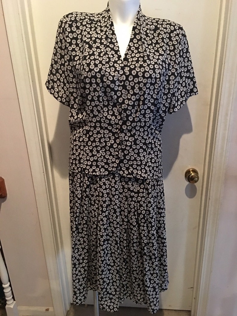 Vintage size 16 1980s CHAUS 100/% POLYESTER 2PC DRESS Black and white floral print w elastic waist