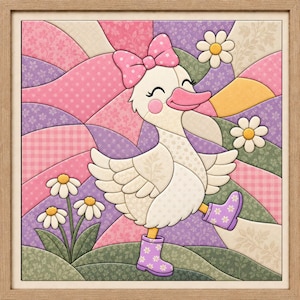 Könnte beinhalten: Ein gerahmtes Wandbild mit einer Cartoon-Ente, die eine rosa Schleife mit Punkten und violette, geblümte Gummistiefel trägt. Die Ente steht in einem Feld aus weißen Gänseblümchen vor einem Hintergrund aus segmentierten, bunten Mustern.