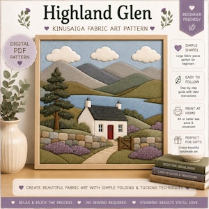 Könnte beinhalten: Ein Kinusaiga-Stoffkunst-Muster mit dem Titel Highland Glen, das eine Landschaft mit einem weißen Häuschen, einer Steinmauer, einem Pfad, einem Baum und Bergen unter einem blauen Himmel mit Wolken zeigt. Das digitale PDF-Muster enthält Text und Symbole.