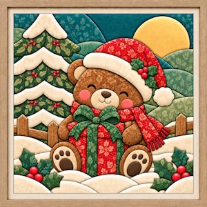 Könnte beinhalten: Ein gerahmtes Wandbild mit einem braunen Teddybären, der eine rote Weihnachtsmütze und einen Schal trägt und ein rotes Geschenk mit grüner Schleife hält. Die Szene zeigt eine verschneite Landschaft, einen Tannenbaum, Stechpalmen und eine gelbe Sonne.
