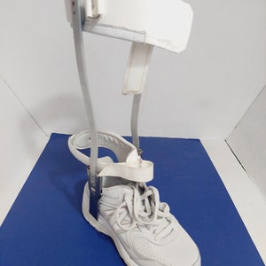 Leg support best sale shoes