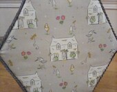 Hexagonal Etui Sewing Box Little Houses Happiness Cartonnage