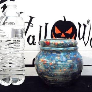 Petit pot violet en spirale en céramique