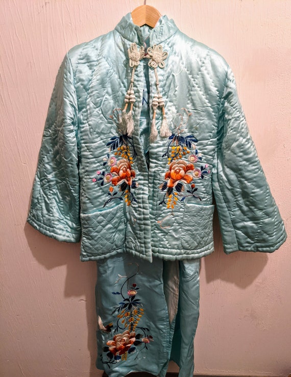 Vintage Women's Chinese Embroidered Silk Lounge Se